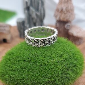 Victorian Ivy Ring Size 6 R810‎